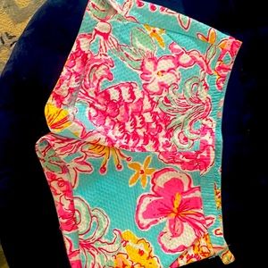 Lilly Pulitzer shorts size 4 in excellent condition.